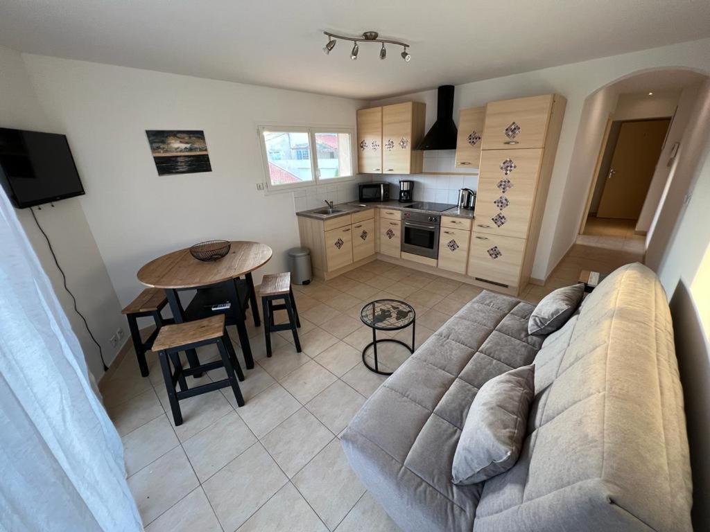Plein Sud, Bel Appartement 20 Metres De La Plage La Capte Hyeres Luaran gambar
