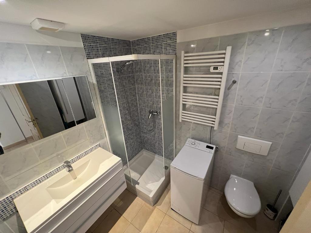 Plein Sud, Bel Appartement 20 Metres De La Plage La Capte Hyeres Luaran gambar