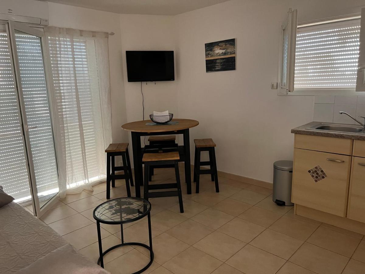 Plein Sud, Bel Appartement 20 Metres De La Plage La Capte Hyeres Luaran gambar